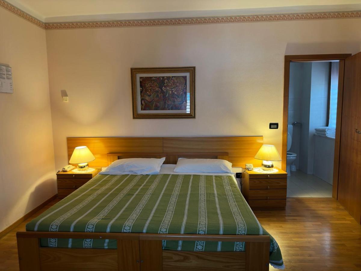 Villa Nuova Romeno Esterno foto